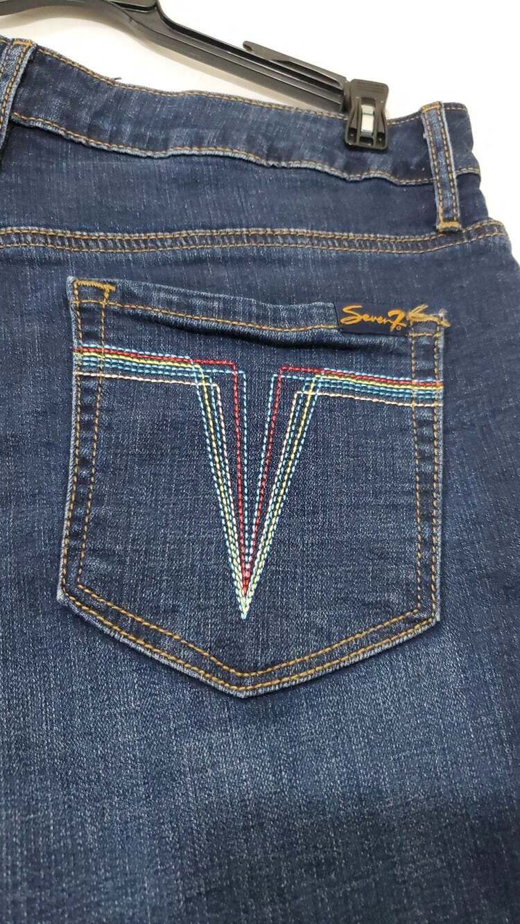 Seven7 Women's Dark Wash Denim Shorts with Embroidered Back Pockets Size 4 - Picture 3 of 5